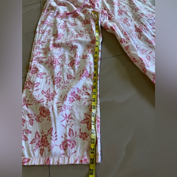 Gap lightweight floral pink Capri pants in size M wide legs - Picture 8 of 13